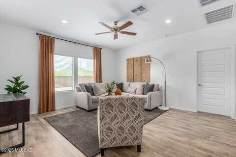 1044 S Chatfield Avenue, Vail, AZ 85641