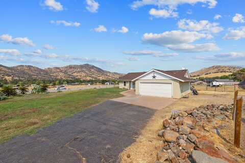 7272 Lupine Drive, Sanger, CA 93657