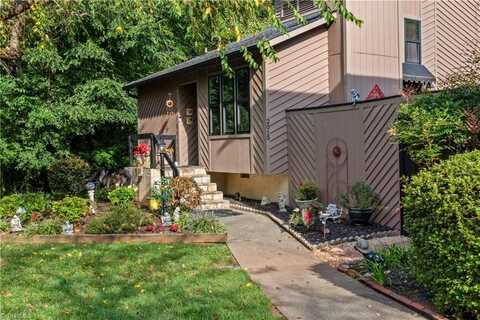 2015 Stonewood Drive, Winston Salem, NC 27103