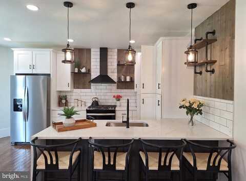 1265 W BALTIMORE PIKE, TOUGHKENAMON, PA 19374