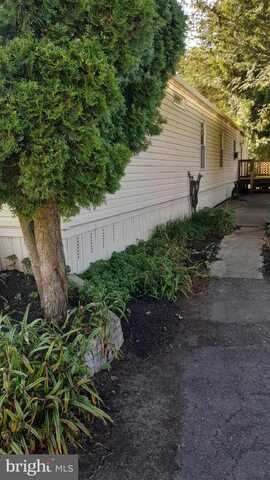 14 RED CLIFF VILLAGE LANE, UPPER BLACK EDDY, PA 18972