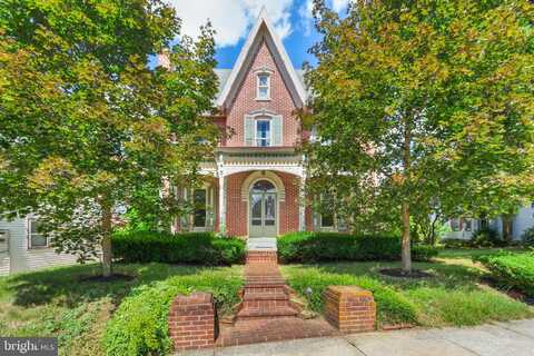 221 FRANKLIN STREET, ALBURTIS, PA 18011