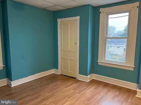 27 N MACDADE BOULEVARD, GLENOLDEN, PA 19036