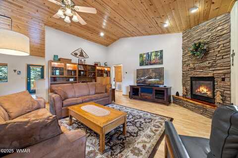 2043 S Woodland Hills Lane, Pinetop, AZ 85935