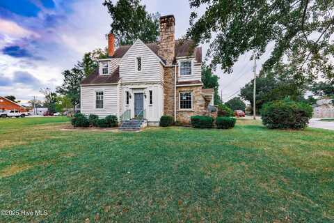 221 W Main Street, Wallace, NC 28466