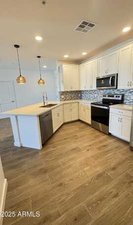 2511 W QUEEN CREEK Road, Chandler, AZ 85248