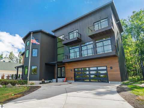 10191 PENINSULA DRIVE, TRAVERSE CITY, MI 49686
