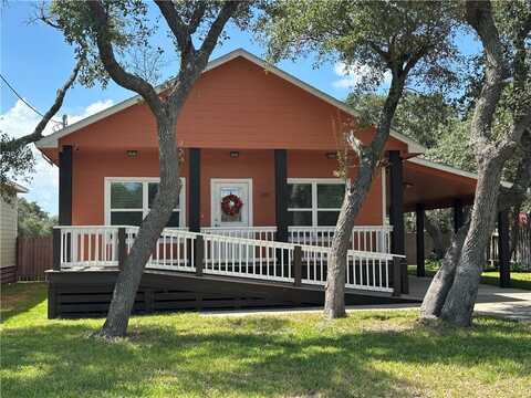 209 E Sabinal Street, Rockport, TX 78382