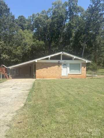 303 E Tennessee Avenue, Bessemer City, NC 28016