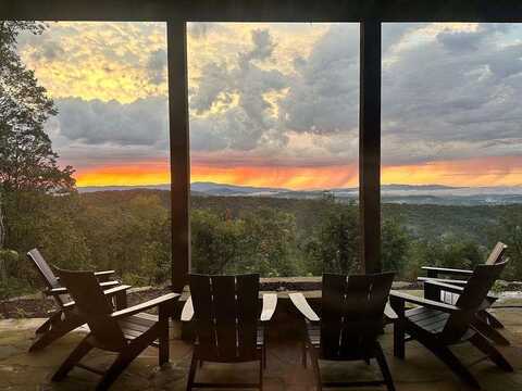 886 Weaver Creek Way, Blue Ridge, GA 30513