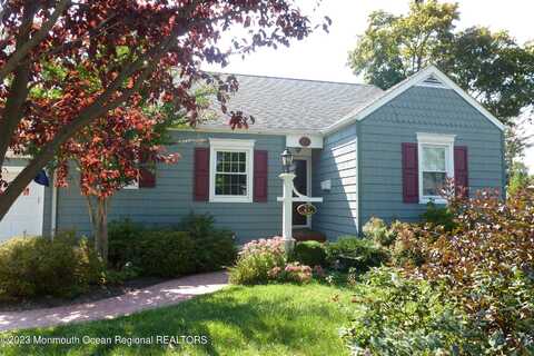 27 Lakewood Road, Manasquan, NJ 08736