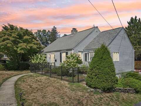 11 Lee Ave, Hawthorne, NJ 07506