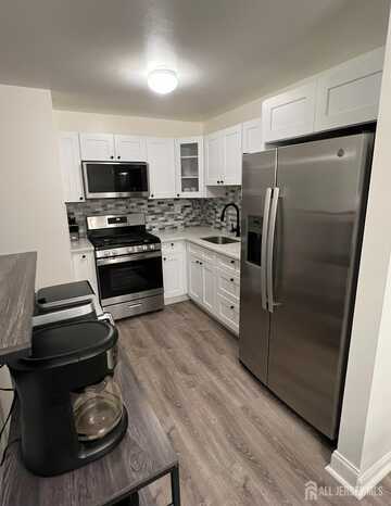 501 Cricket Lane, Woodbridge, NJ 07095