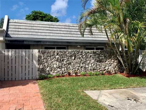 8230 SW 81st Ct, Miami, FL 33143