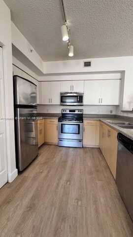 7930 N Nob Hill Rd, Tamarac, FL 33321