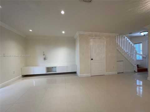 7915 NW 8th St, Miami, FL 33126