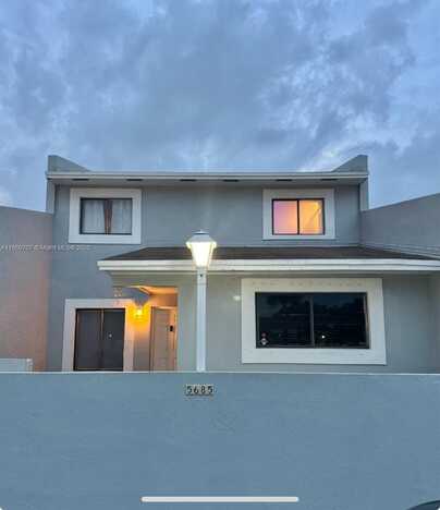 5685 NW 194th Ln, Miami Gardens, FL 33055