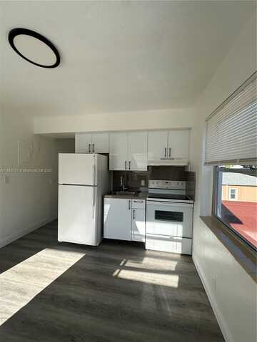 660 NE 87th St, Miami, FL 33138