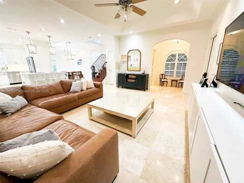 360 NE 7th Ave, Fort Lauderdale, FL 33301