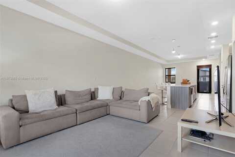 8151 NW 104th Ave, Doral, FL 33178