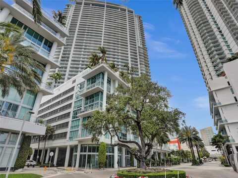 90 SW 3rd St, Miami, FL 33130