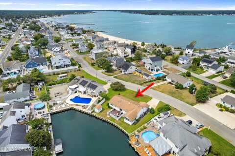 12 E Longport Avenue, Bayville, NJ 08721