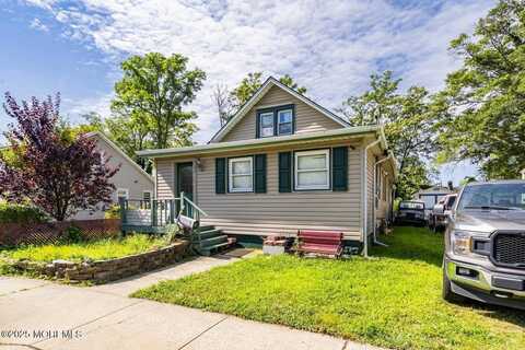 33 Oakwood Place, Keansburg, NJ 07734