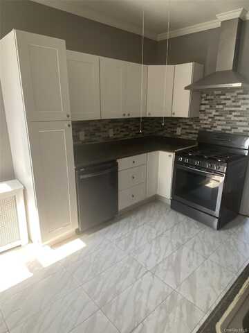 80 2nd Street, Mineola, NY 11501