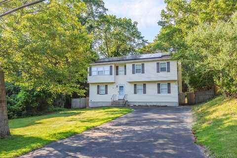 11 Seymour Lane, Medford, NY 11763