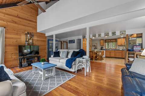 40 Highpoint Drive, Frye Island, ME 04071