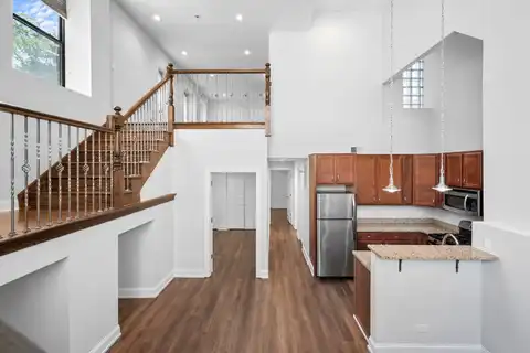 2701 W Augusta Street, Chicago, IL 60622