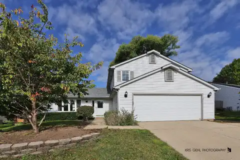 205 S Cross Trail, McHenry, IL 60050