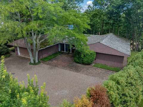 1045 Hillcrest Road, Glencoe, IL 60022