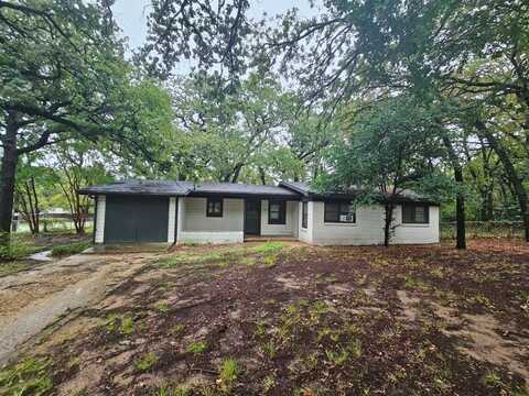 920 Red Bud Drive, Azle, TX 76020