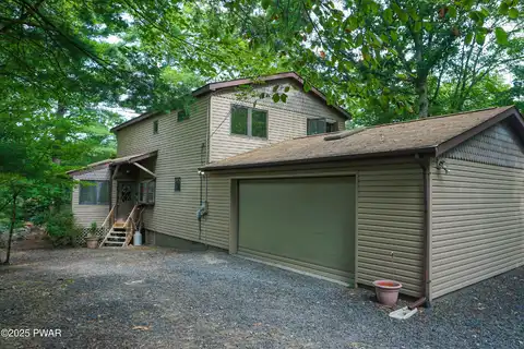 152 Edgewater Drive, Dingmans Ferry, PA 18328