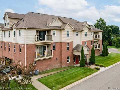 5656 Flagstaff Pines Dr, Shelby, MI 48317