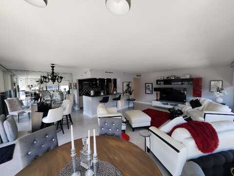 899 Jeffery St, Boca Raton, FL 33487