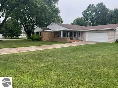 616 Lakeshore Drive, Cadillac, MI 49601