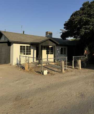694 S State Street, Earlimart, CA 93219
