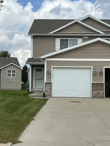 4902 Algonquin Drive, Cedar Falls, IA 50613