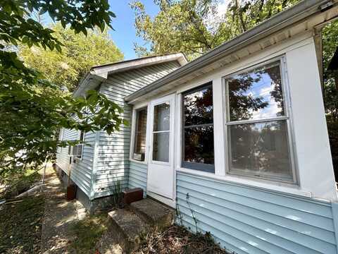 31 First St, Athens, OH 45701