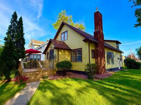 502 SE 11th Avenue, Aberdeen, SD 57401