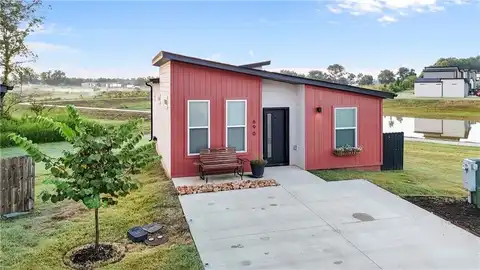 690 Pacific AVE, Bentonville, AR 72713