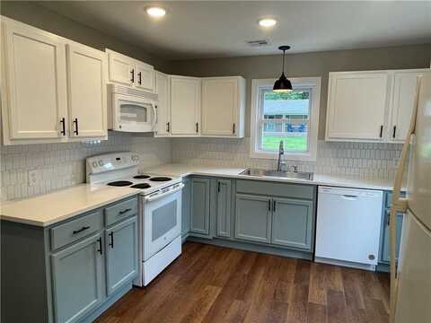 523 Maple ST, Siloam Springs, AR 72761