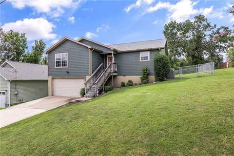 8002 Pine LN, Rogers, AR 72756