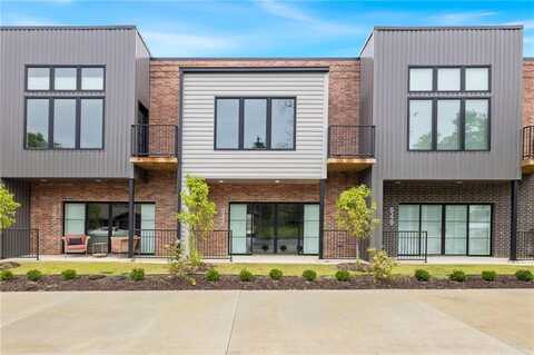 947 SE 10th ST, Bentonville, AR 72712