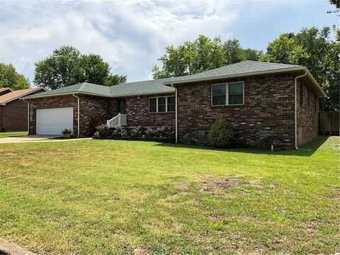 1001 Alma AVE, Berryville, AR 72616