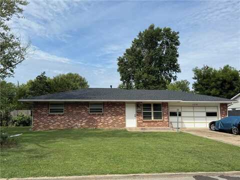 506 Dyer ST, Springdale, AR 72762