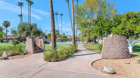 7635 E MINNEZONA Avenue, Scottsdale, AZ 85251
