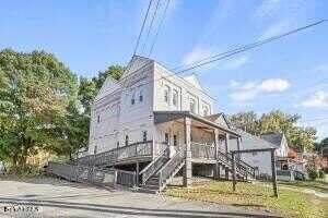 9 Grove St, Adams, MA 01220